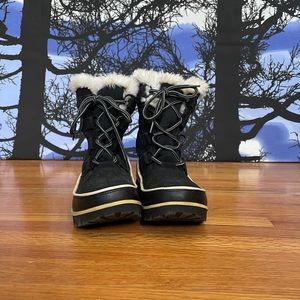 Esprit winter boots size 6